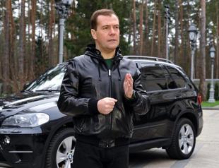 Russians poke fun at Medvedev video