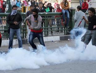 Clashes in Cairo as Morsi faces nationwide protests
