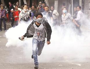 Morsi opponents pile up pressure on streets