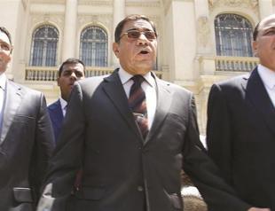Egypt’s prosecutor defies Morsi’s order