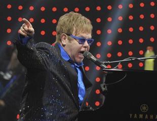 Elton John dedicates Beijing show to dissident Ai Weiwei