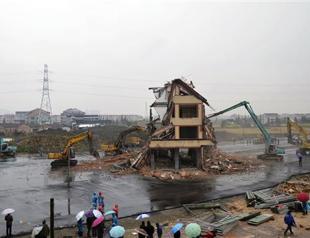 China’s highway house has been demolished