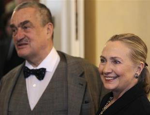 Clinton visits Czech Republic amid nuclear deal hopes