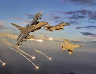 Air strike kills 12 in Syrian border town: watchdog