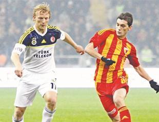 Fener salvages point with Dirk Kuyt goal