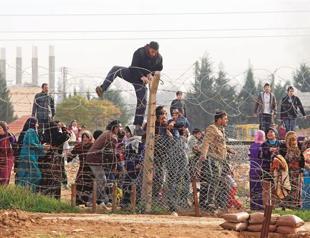 Syria hit on border town fuels tension