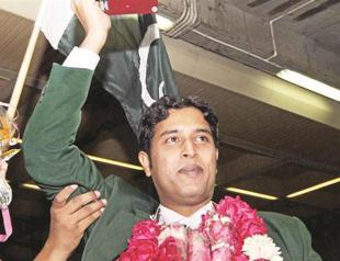 Pakistan hails Asif, the fairytale snooker champion