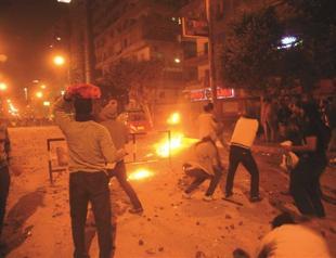 Pressure mounts on Morsi amid clashes