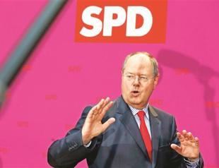 SPD launches poll bid against Merkel