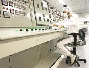 US extends waiver on Iranian embargo