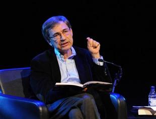 Orhan Pamuk calls on Bashar al-Assad to resign