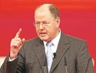 Merkel rival kicks off election bid