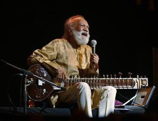 Indian sitar legend Ravi Shankar dies, aged 92
