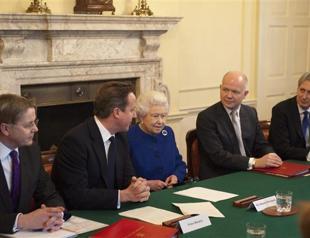 British queen takes her seat in Cabinet