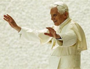 Pope pardons butler, expels him from Vatican