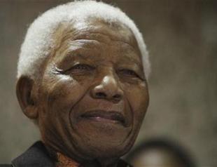 South African president visits Mandela in hospital