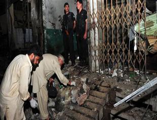 Suicide bomber kills 6 at Pakistan political meet: official