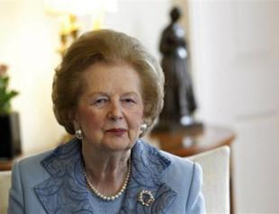 Britains Margaret Thatcher faces Christmas in hospital
