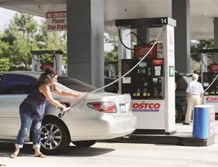 Oil prices, production go down over hurricane fears