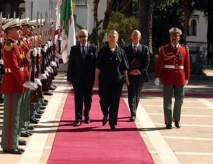 Clinton, EU diplomats on joint tour of Balkans