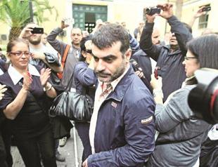 Greek TV journalists stop work against censorship