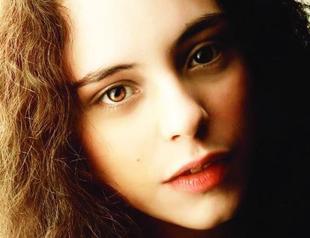 Yasemin Mori on Salon stage