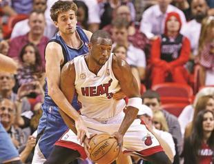 Miami finishes strong to beat Wolves