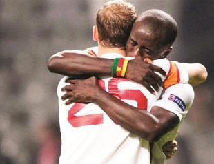 Controversial draw pits Lionds vs Shalke