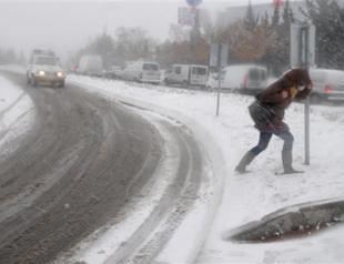 Heavy snow brings life all around Turkey to standstill
