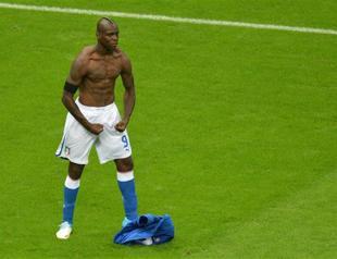 Football: Mancini happy with Balotelli decision