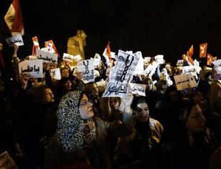 Tear gas fired as clashes erupt over Egypt referendum