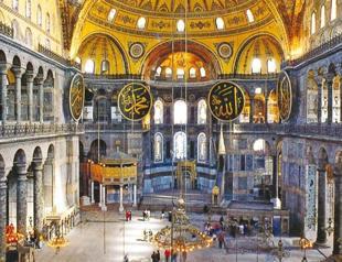 Turkish ministry complains about Louvre Museum to visitors