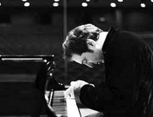 Fazıl Say on stage in Mersin