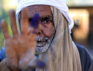 Egypt adopts Constitution with 64 percent of votes despite a turnout of 33 percent