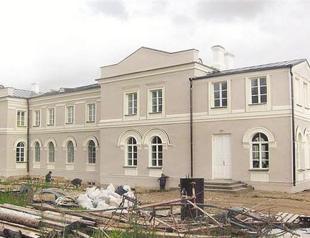 Russians invited to buy or rent estates