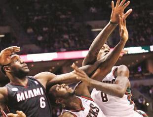 Bucks burn Heat despite Wade’s return