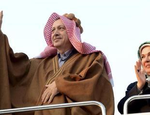 Turkish PM greets Syrian refugees in Arab outfits