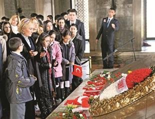 Ministry ‘allows’ laying wreaths on Nov 10
