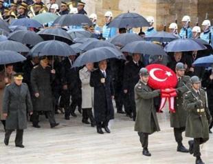 Turkeys top statesmen pay respect to Ataturk