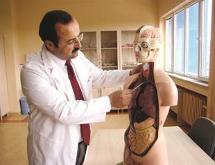Medical schools lack cadavers: professor