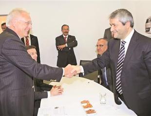 Minister invites Volkswagen to invest in Turkey