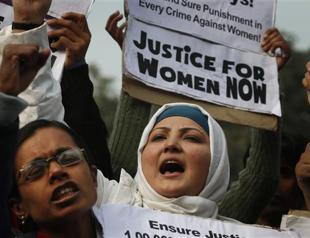 India gang-rape victim battles against the odds: medics