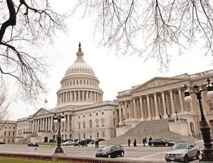 Fiscal cliff fear hits consumers in America