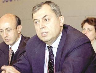 Ex-envoy acquitted on wine charges