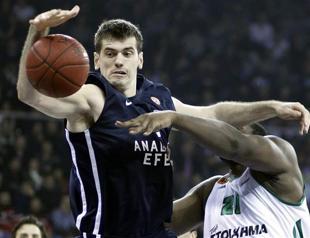 Anadolu Efes picks up first Top 16 win