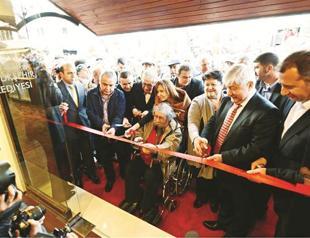 Art gallery dedicated to journalist