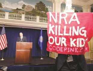 Gun lobby asks for more guns to end mass shootings in US