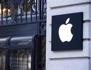 Armed gang robs Paris Apple store