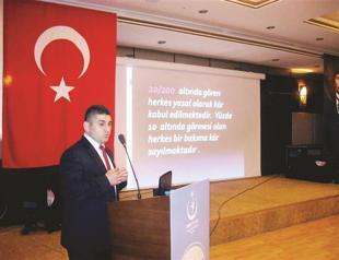 Man hides blindness to work as a teacher