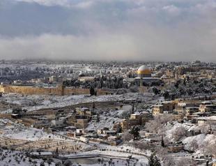 Heavy snowfall turns Holy City white